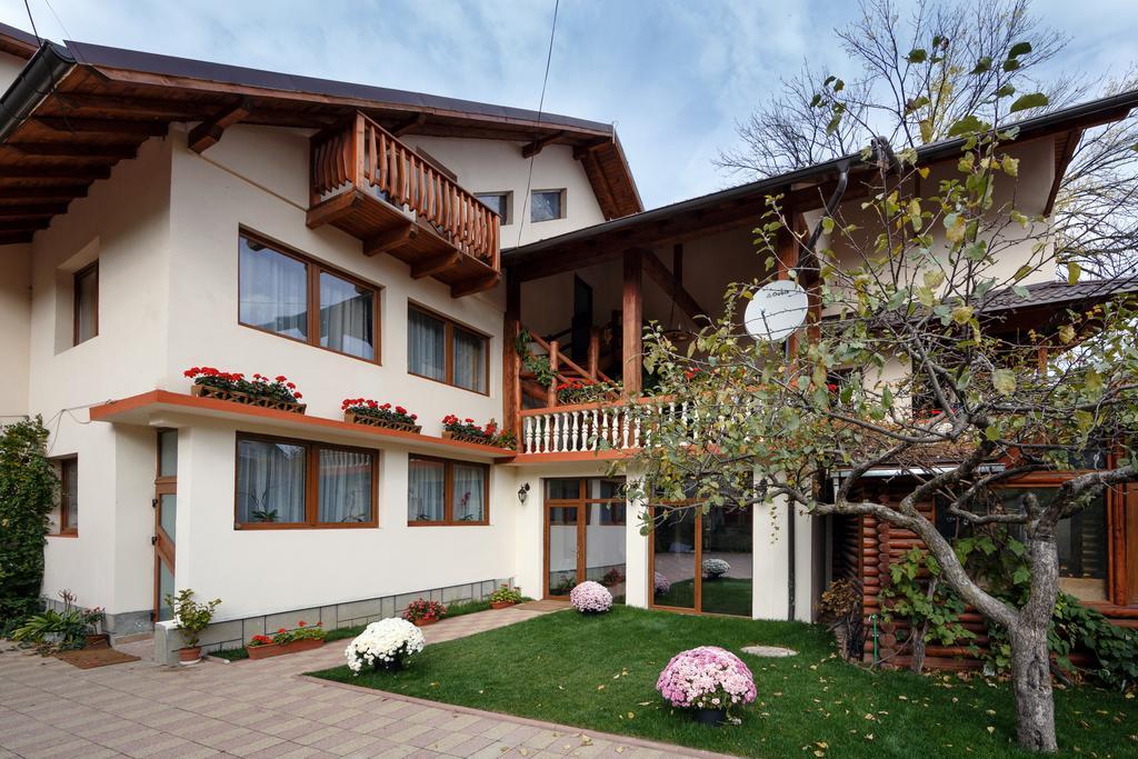 La Coltul Castelului Bran Boutique Hotel Exterior foto